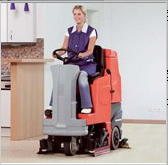 哈高 B100R 自動洗地吸干機